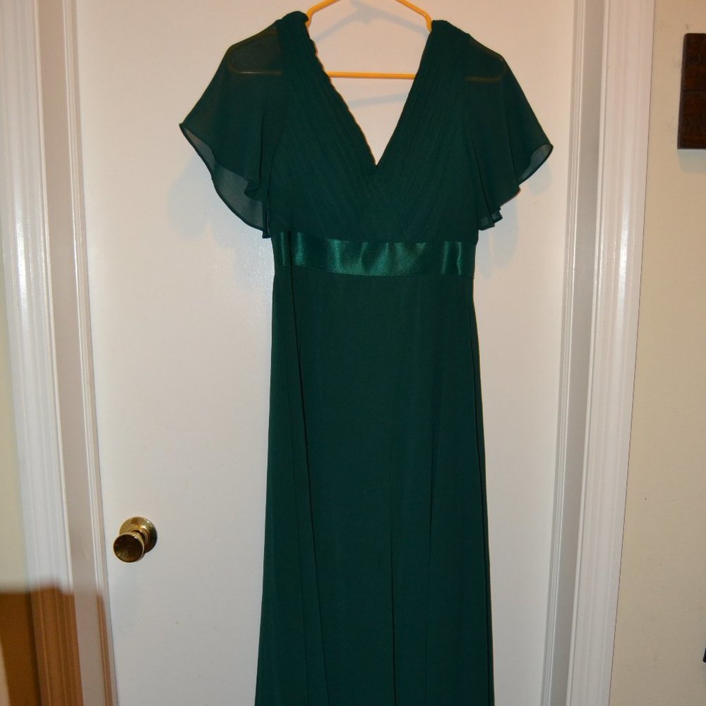 Green long flowing ball gown evening elegant dress Ever Pretty Size 6 EUC